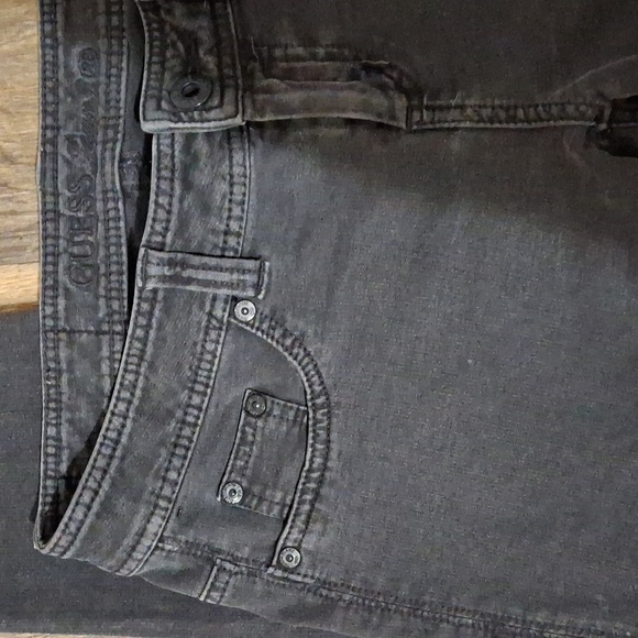 Guess Jeans 1981 Black Stretch Jeans. - Picture 8 of 11